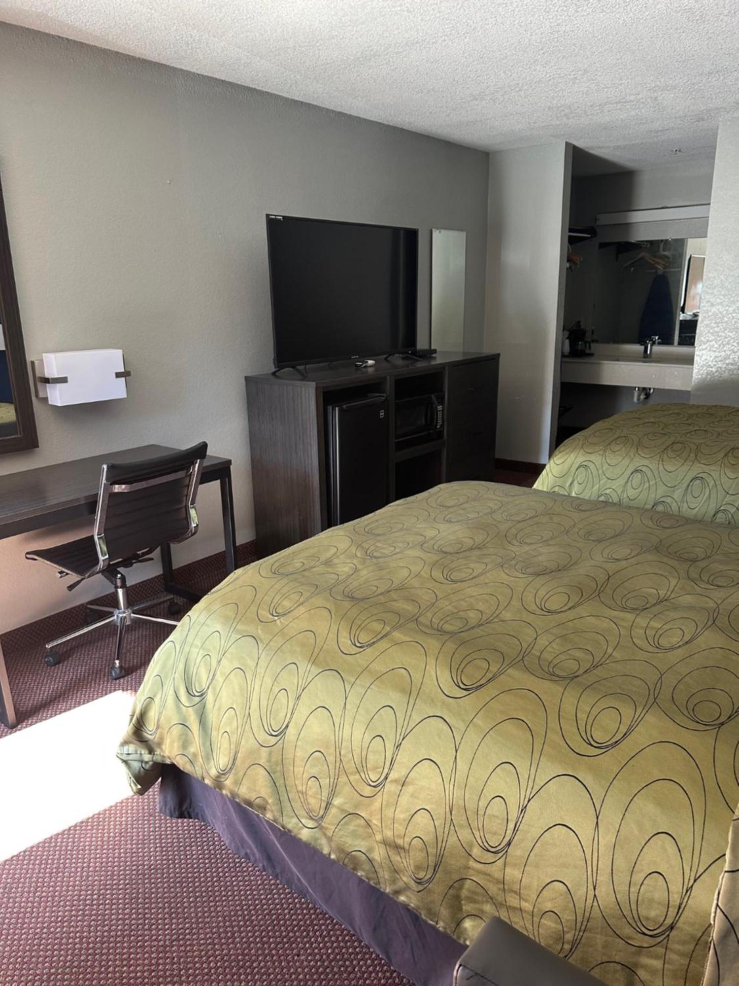 Clairmont Inn & Suites - Warren Zewnętrze zdjęcie