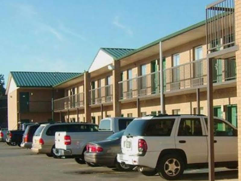 Clairmont Inn & Suites - Warren Zewnętrze zdjęcie